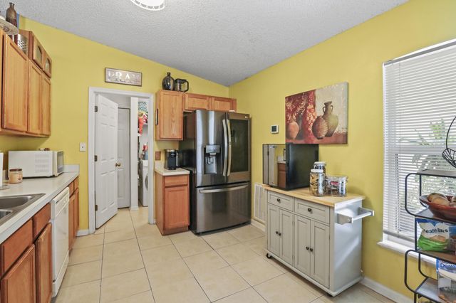 2631 SW 12th Sq Square SW, Vero Beach, FL 32968