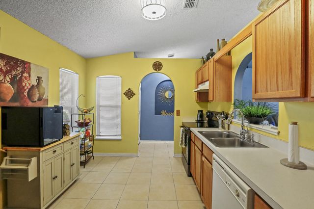 2631 SW 12th Sq Square SW, Vero Beach, FL 32968