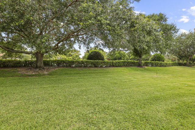 2631 SW 12th Sq Square SW, Vero Beach, FL 32968