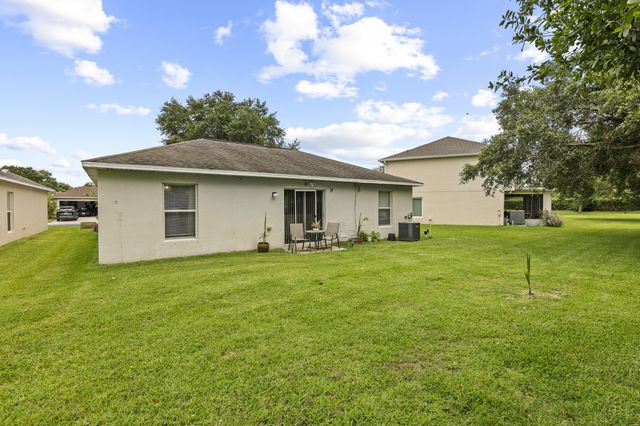 2631 SW 12th Sq Square SW, Vero Beach, FL 32968