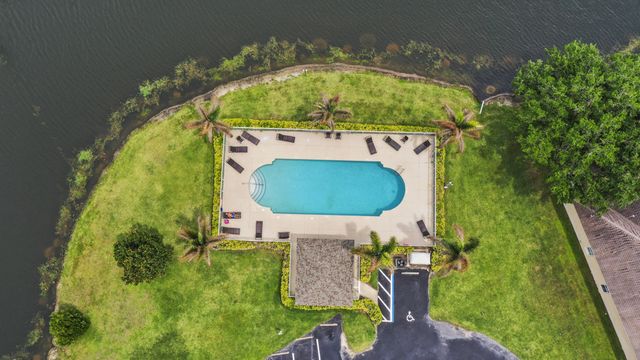 2631 SW 12th Sq Square SW, Vero Beach, FL 32968