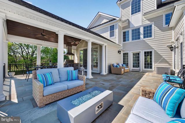 106 ASHLEY CT, Moorestown, NJ 08057