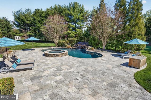 106 ASHLEY CT, Moorestown, NJ 08057