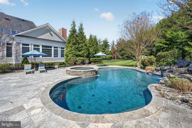 106 ASHLEY CT, Moorestown, NJ 08057
