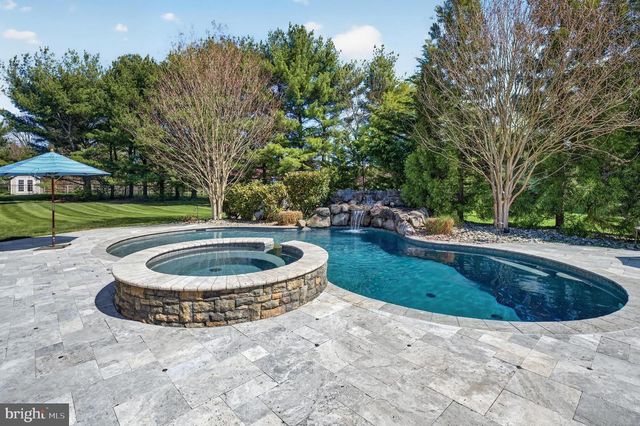 106 ASHLEY CT, Moorestown, NJ 08057