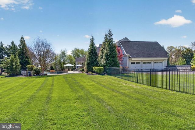 106 ASHLEY CT, Moorestown, NJ 08057