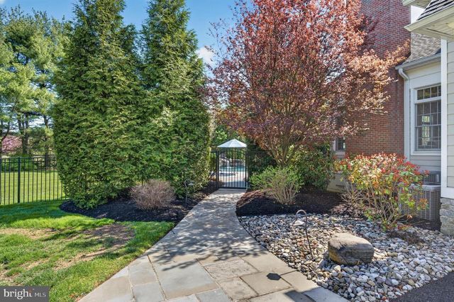106 ASHLEY CT, Moorestown, NJ 08057