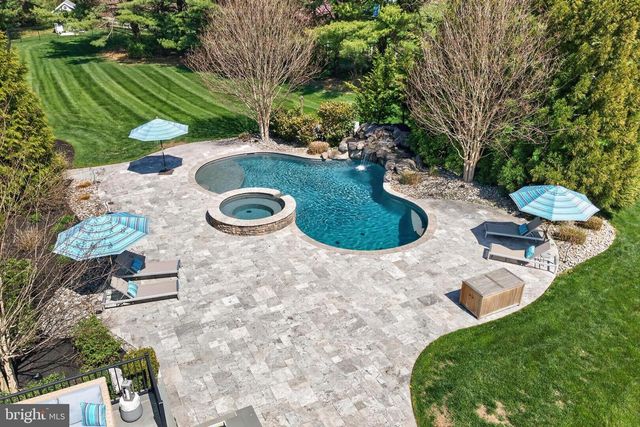 106 ASHLEY CT, Moorestown, NJ 08057