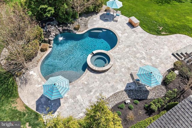 106 ASHLEY CT, Moorestown, NJ 08057