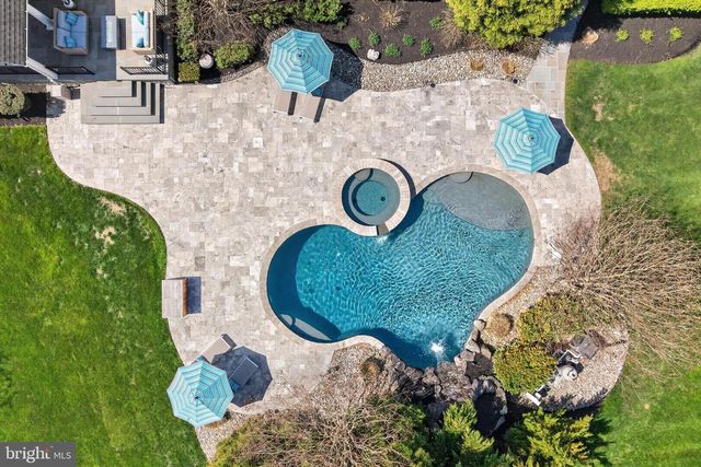 106 ASHLEY CT, Moorestown, NJ 08057