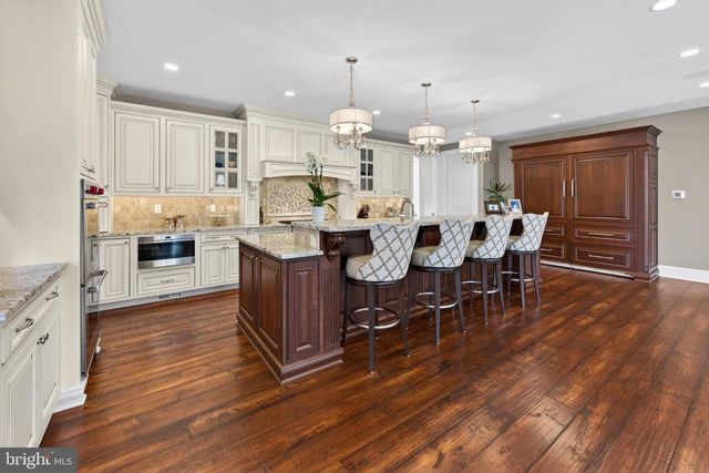 106 ASHLEY CT, Moorestown, NJ 08057