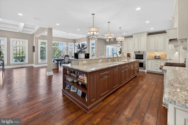 106 ASHLEY CT, Moorestown, NJ 08057