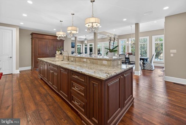 106 ASHLEY CT, Moorestown, NJ 08057