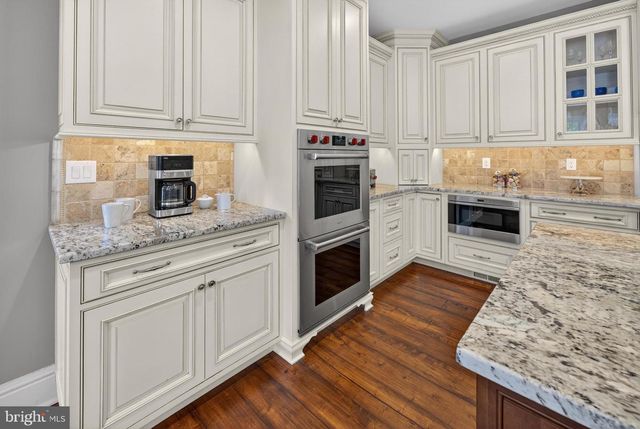 106 ASHLEY CT, Moorestown, NJ 08057