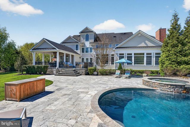 106 ASHLEY CT, Moorestown, NJ 08057