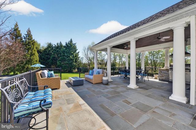 106 ASHLEY CT, Moorestown, NJ 08057