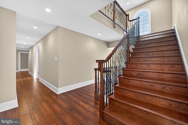 106 ASHLEY CT, Moorestown, NJ 08057