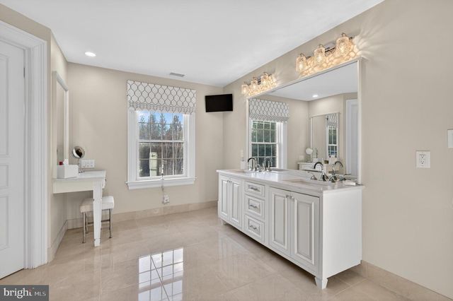 106 ASHLEY CT, Moorestown, NJ 08057