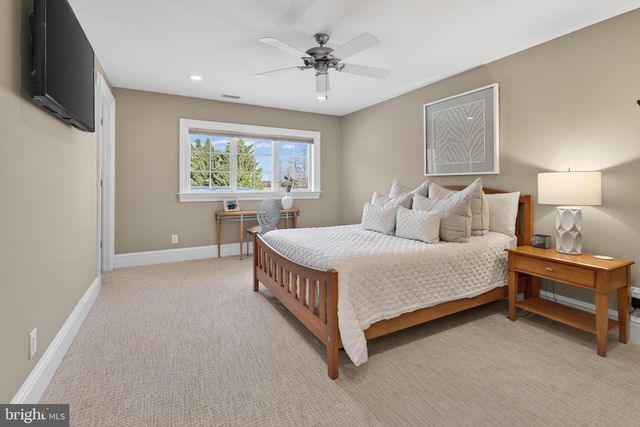 106 ASHLEY CT, Moorestown, NJ 08057