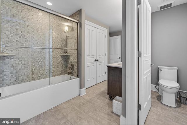 106 ASHLEY CT, Moorestown, NJ 08057
