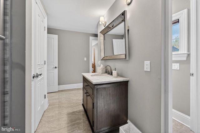 106 ASHLEY CT, Moorestown, NJ 08057