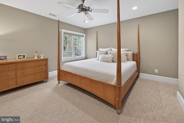 106 ASHLEY CT, Moorestown, NJ 08057