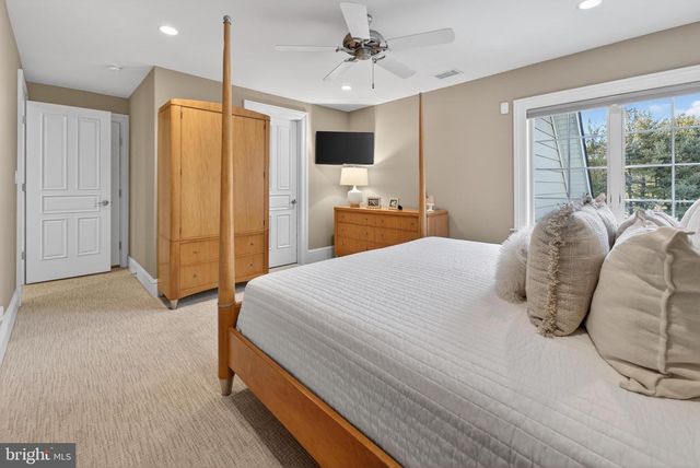 106 ASHLEY CT, Moorestown, NJ 08057