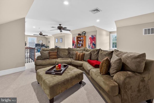 106 ASHLEY CT, Moorestown, NJ 08057
