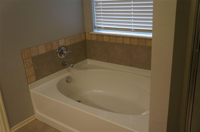 3325 Eaglerock Lane, Norman, OK 73069