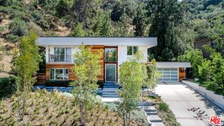 10832 Wrightwood Lane, Studio City, CA 91604