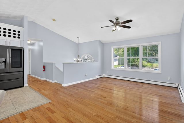3 Oak Leaf Cir, Worcester, MA 01603