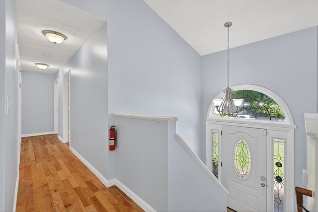 3 Oak Leaf Cir, Worcester, MA 01603