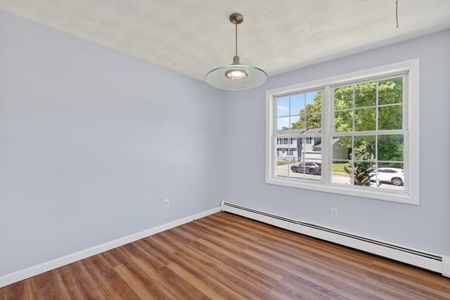 3 Oak Leaf Cir, Worcester, MA 01603