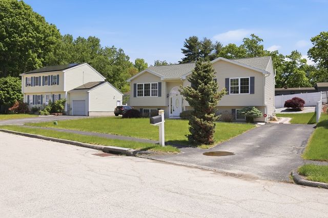 3 Oak Leaf Cir, Worcester, MA 01603