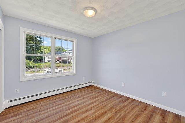 3 Oak Leaf Cir, Worcester, MA 01603