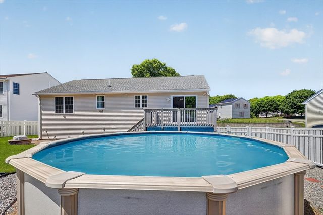 3 Oak Leaf Cir, Worcester, MA 01603