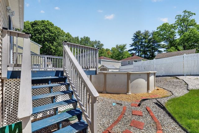 3 Oak Leaf Cir, Worcester, MA 01603