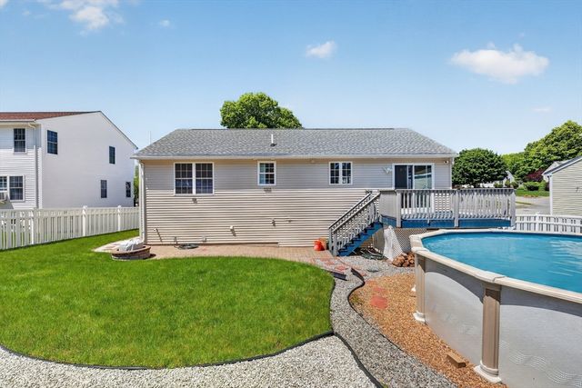 3 Oak Leaf Cir, Worcester, MA 01603