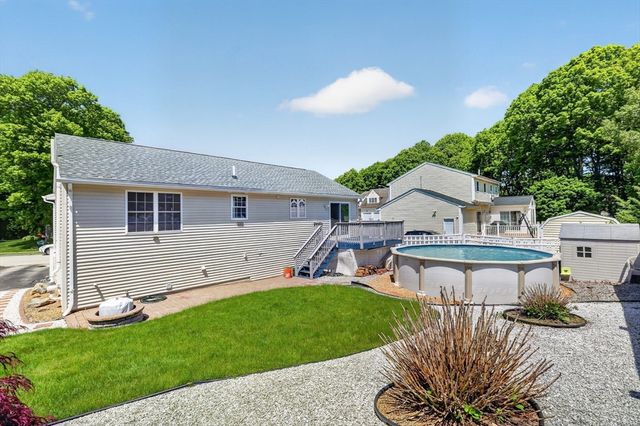 3 Oak Leaf Cir, Worcester, MA 01603