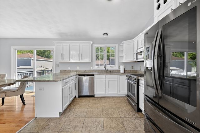 3 Oak Leaf Cir, Worcester, MA 01603