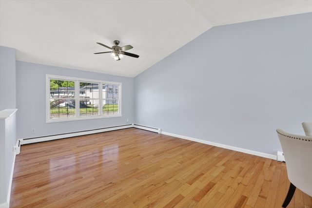 3 Oak Leaf Cir, Worcester, MA 01603
