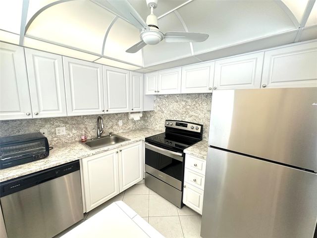 477 Durham P 477, Deerfield Beach, FL 33442