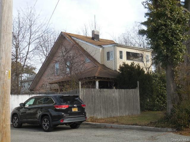 20 Washington Avenue, Brentwood, NY 11717