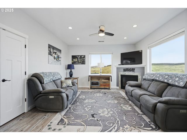 1275 WRIGHT Rd, Arlington, OR 97812