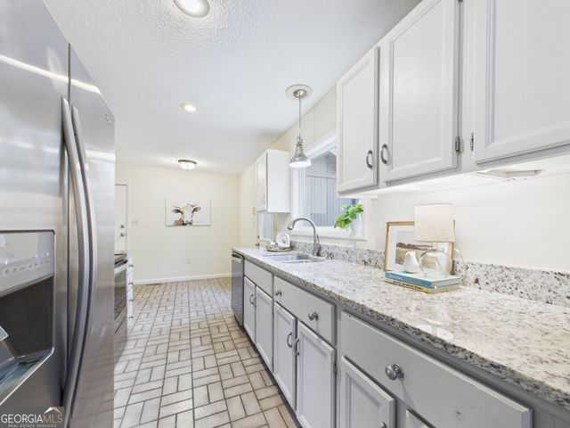 202 Hilltop Circle, Macon, GA 31210