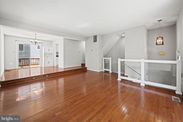 2362 HUNTERS SQUARE CT, Reston, VA 20191