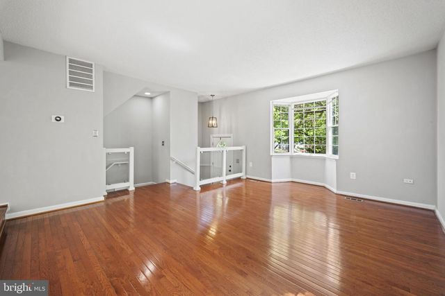 2362 HUNTERS SQUARE CT, Reston, VA 20191