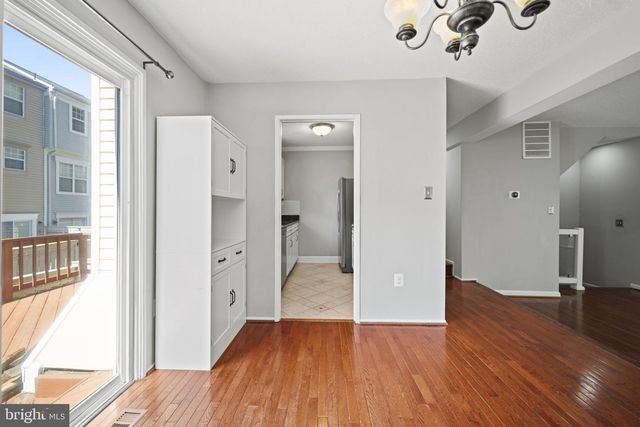 2362 HUNTERS SQUARE CT, Reston, VA 20191