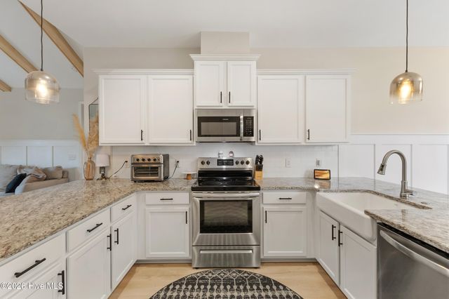 318 Long Pond Drive, Sneads Ferry, NC 28460