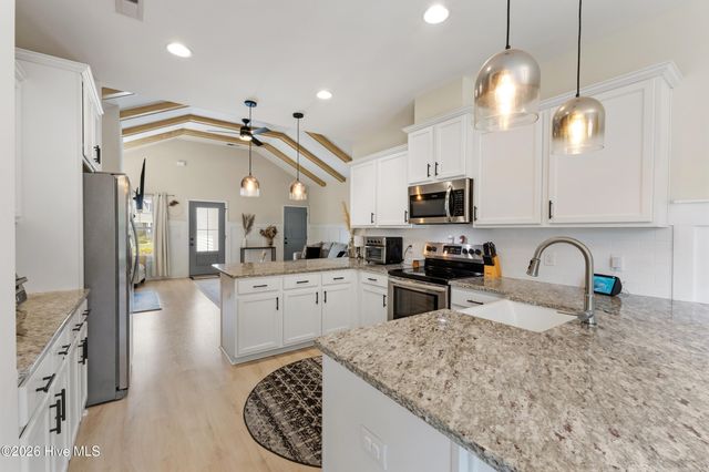 318 Long Pond Drive, Sneads Ferry, NC 28460